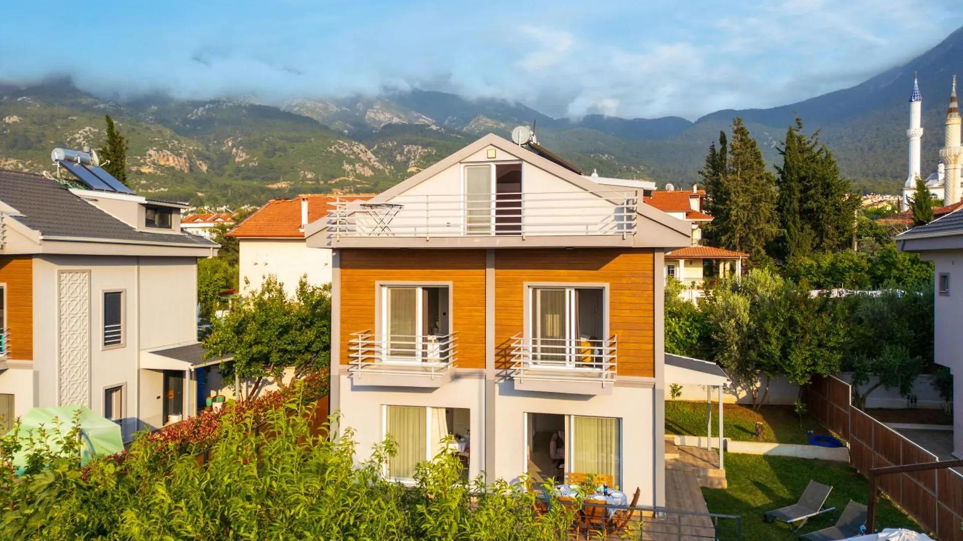 Villa Lidya 3 Bedroom Villa Close To Oeluedeniz Beach Fethiye